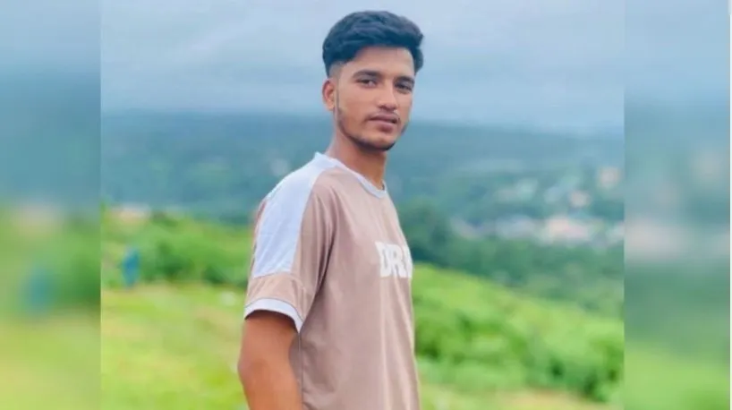 বাড়ি থেকে ডেকে নিয়ে যুবককে কুপিয়ে হত্যা